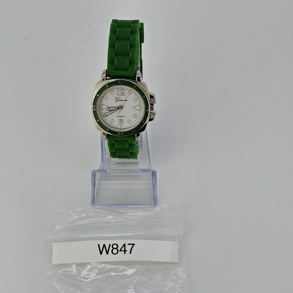 32MM Women's Watch White Dial Green Plastic Bands New‎ Battery